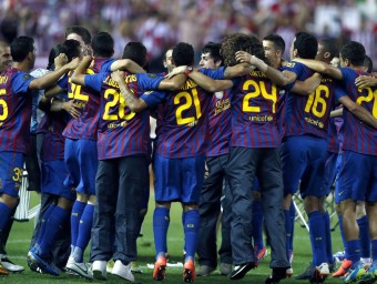 los jugadores celebrando el triunfo