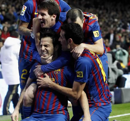 celebracion del gol de cesc