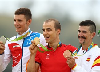 podium men