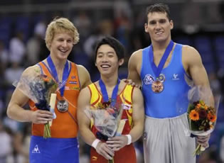 horizontal bar men podium