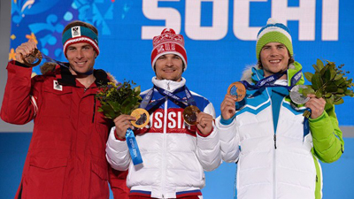 podio del slalom en paralelo masculino