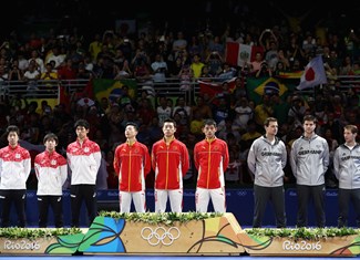 podium team men